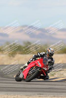 media/Nov-16-2025-Race Pace (Sun) [[8c5fa54630]]/Verified Riders/7-Turn 4 (1155am)/